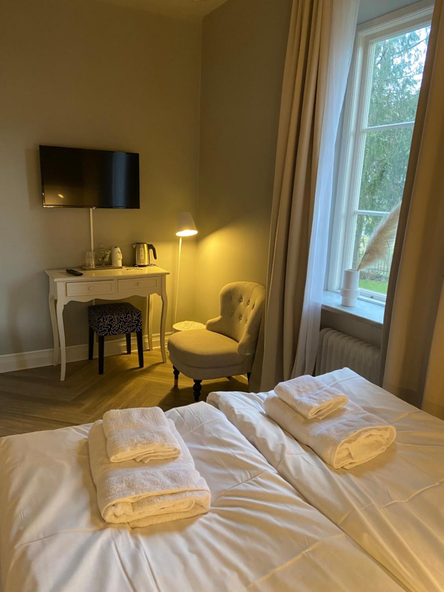 イースタッド Our House Bed & Breakfast エクステリア 写真